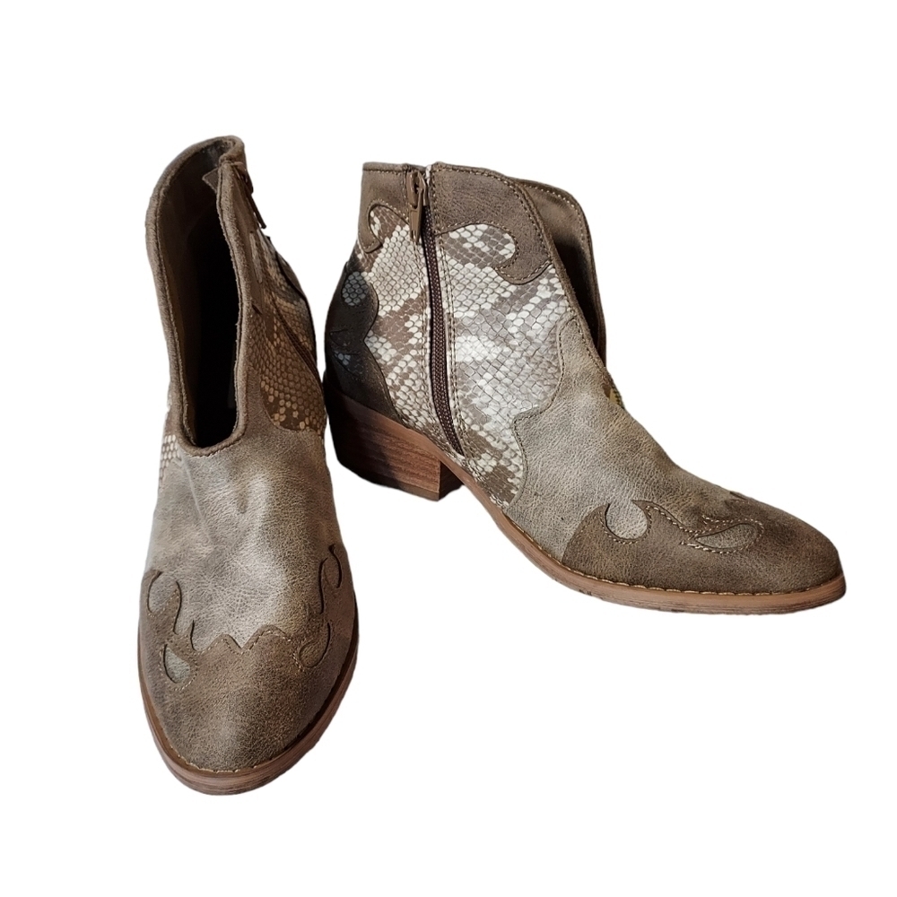 Very G Shelby women's ankle boots cream snake print 6.5